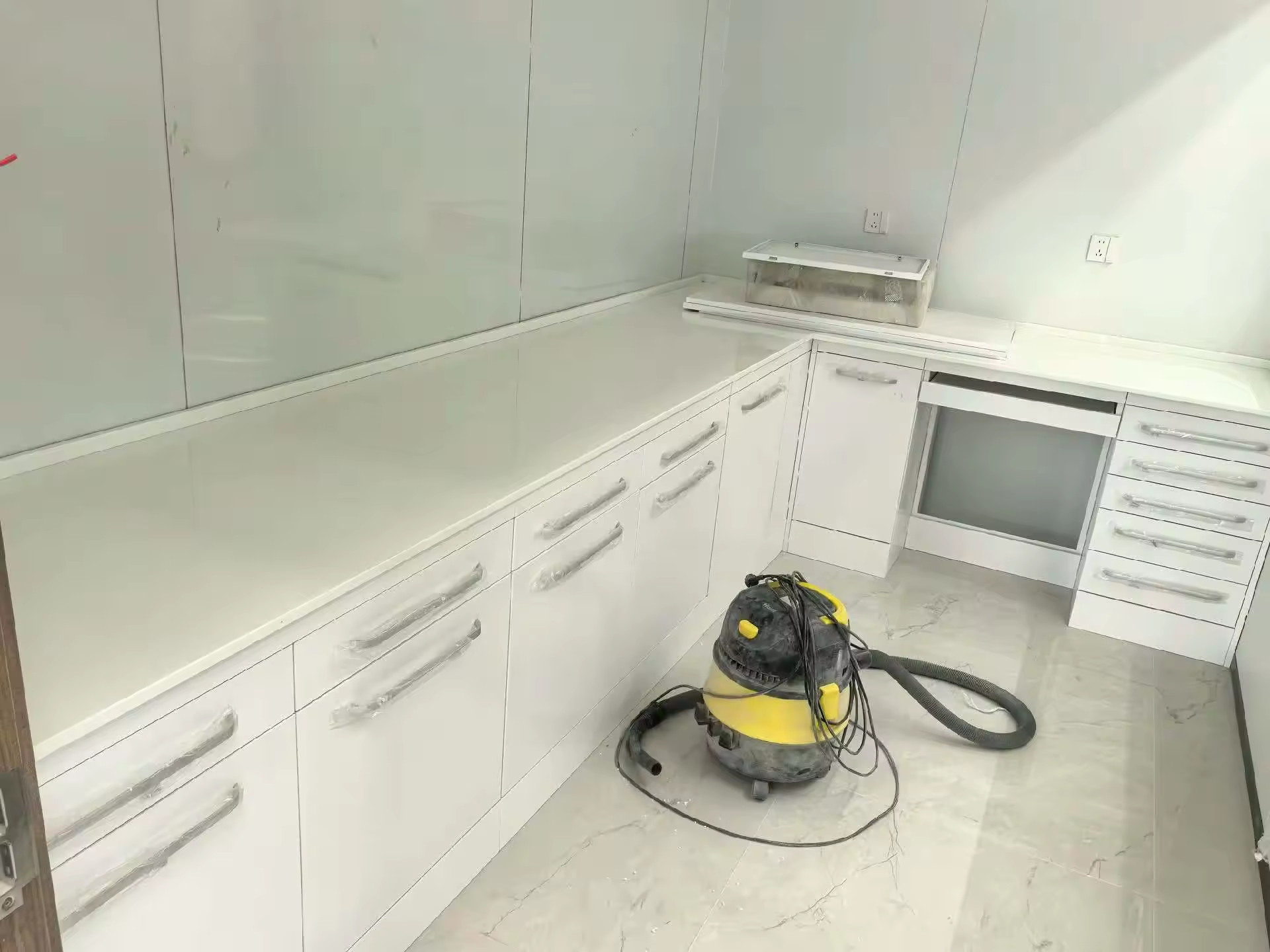Hospital Furniture Laboratory  - огляд і ціна Medical Lab Design